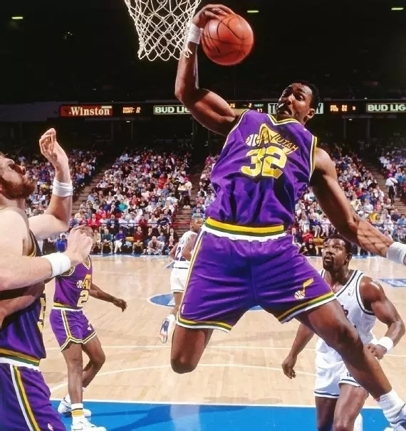 [NBA]萨尔22分9板 奇才客场不敌爵士.